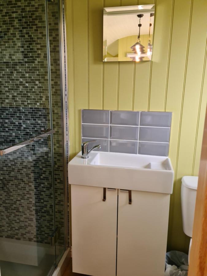 The Bay ,Luxury Shepherds Hut, Dundonnell Exterior photo